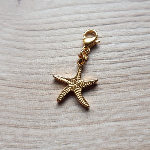 Charm étoile de mer et fermoir mousqueton en acier inoxydable doré