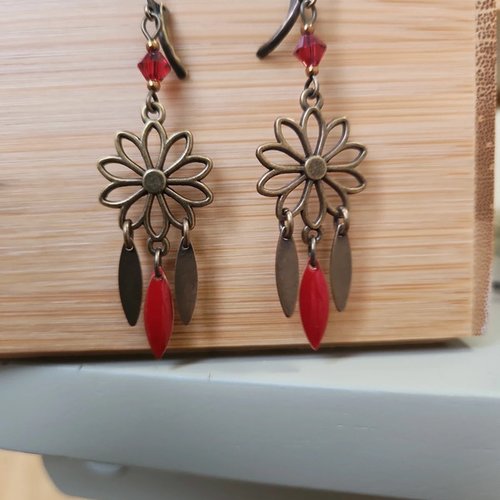 Boucles d'oreille bronze breloques rouge