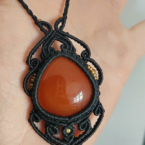 Pendentif macramé pierre cornaline