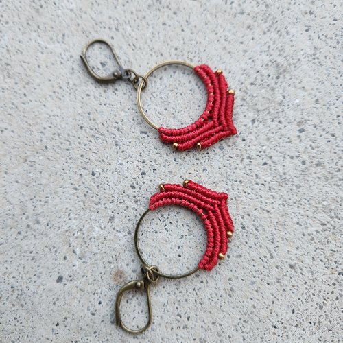 Boucles macramé rouge