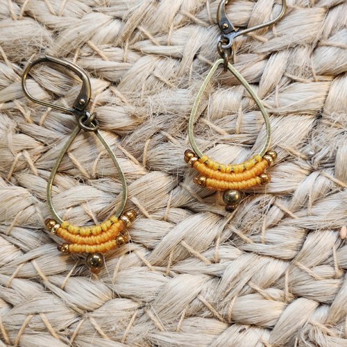 Boucles macramé et bronze jaune