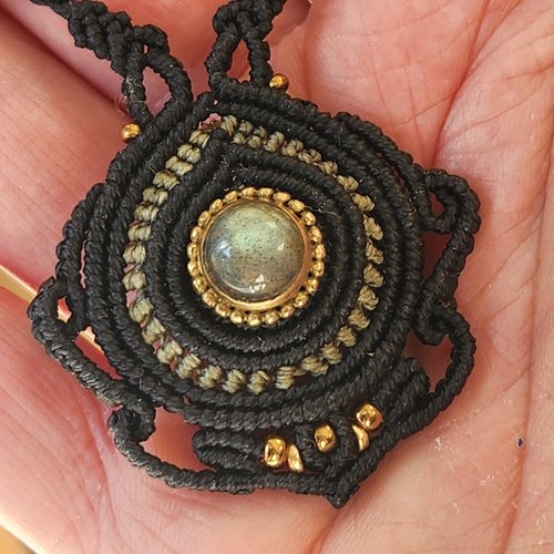 Collier labradorite serti laiton