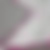 Couverture pour bébé 100% coton contour en pompon rose déco plumes rose et gris cadeau de naissance pour fille