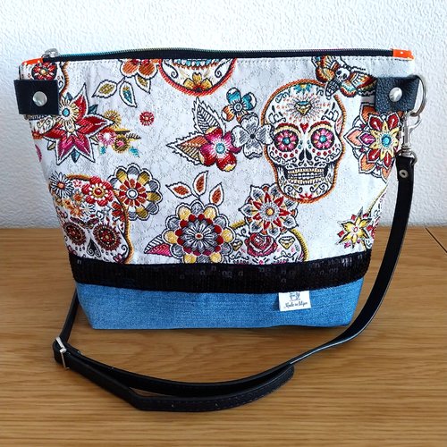 Sac à bandoulière réglable.