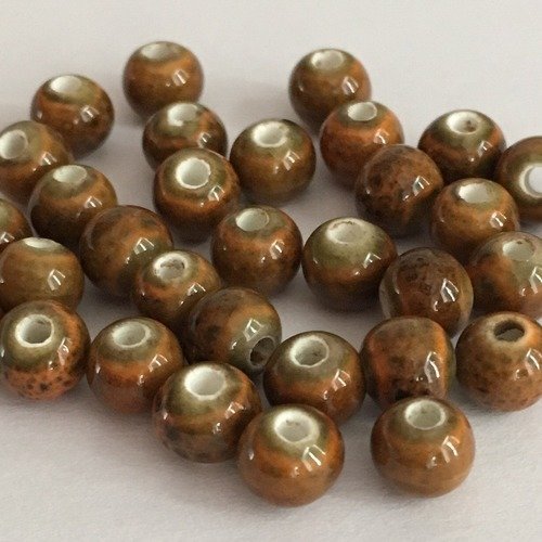 10 perles rondes en porcelaine marron 6 mm -