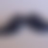 Pendentif moustache 13.5 x 48 mm noir epoxy