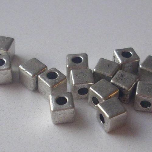 50 perles intercalaires en métal - 4 mm - tibetan beads