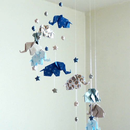 Mobile bébé origami, éléphants et étoiles, bleu marine, gris, taupe, blanc
