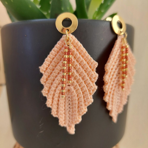 Boucles d'oreilles en crochet - feuillage et perles