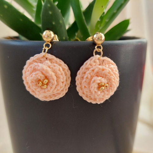 Boucles d'oreilles en crochet - roses