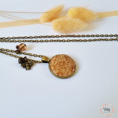 Collier "fleurs d'automne" beige