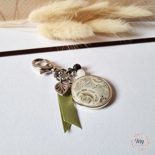 Bijou de sac roses blanches