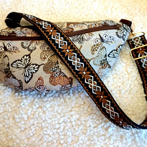 Sac banane en tissu jacquard gris/beige avec motifs papillons brodés et fils dorés – élégance et raffinement naturel,