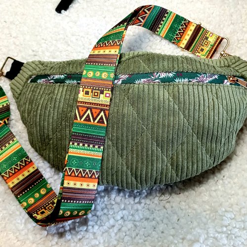 Sac banane velours côtelé matelassé - ton vert olive| tendance, douceur et praticité, idéal pour l'automne/hiver