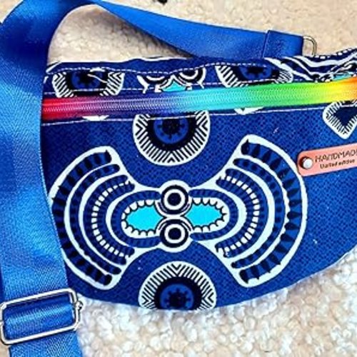 Vendu sac banane xl en tissu wax bleu roi. un accessoire vibrant, fonctionnel pour vos aventures.