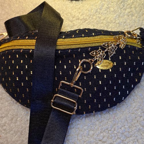Sac banane en gaze de coton noir, fils dorés, bijou de sangle. accessoire tendance! sac pour soirée, de fêtes de fin d'année
