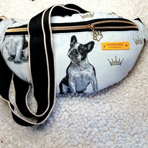 Sac banane tissu jacquard gris clair motifs bouledogue français -un hommage élégant à nos compagnons canins.