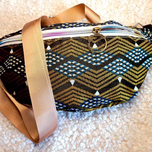 Vendu sac banane en tissu jacquard bleu roi et doré avec motifs géométriques évoquant des vagues -