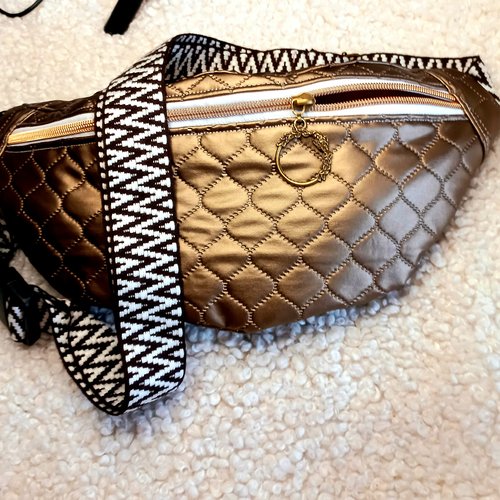 Sac banane xl matelassé bronze, doudoune, duvet. élégante.pratique et confortable pour vos aventures quotidiennes
