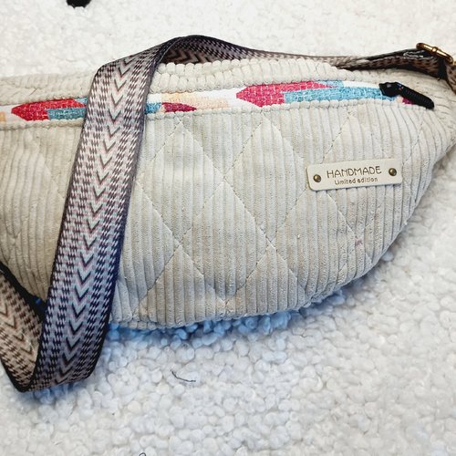 Sac banane velours côtelé matelassé - ton beige/grège| tendance, douceur et praticité, idéal pour l'automne/hiver