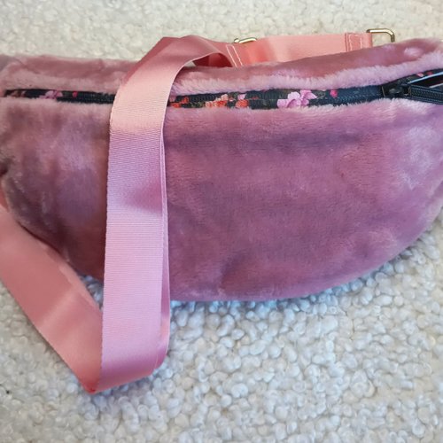 Vendu sac banane xl femme en fausse fourrure vieux rose, tissu peluche, teddy bear, poil ourson - douceur et élégance