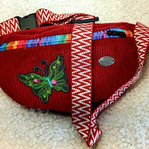 Sac banane femme en velours côtelé épais rouge framboise, papillon - le compagnon idéal pour l'automne et l'hiver! cadeau épouse maman