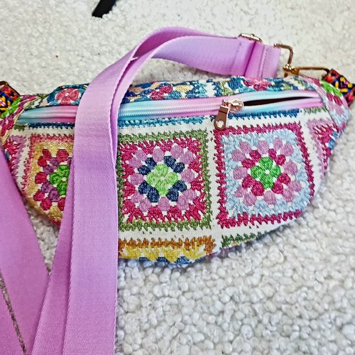 Vendu sac banane en tissu jacquard imprimé granny square - style vintage et praticité moderne. banane poitrine,