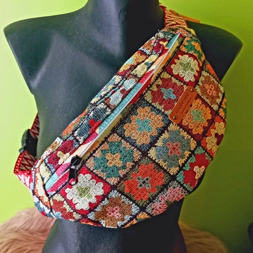 Vendu sac banane en tissu jacquard imprimé granny square - style vintage et praticité moderne. banane poitrine,