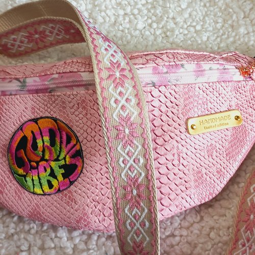 Sac banane simili cuir comodo rose, peau de dragon. confort moderne, pratique, élégance sauvage, sac bandoulière