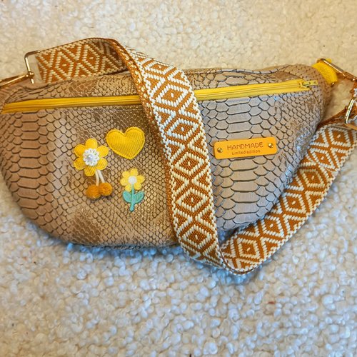 Sac banane simili cuir comodo taupe, peau de dragon. confort moderne, pratique, élégance sauvage, sac bandoulière