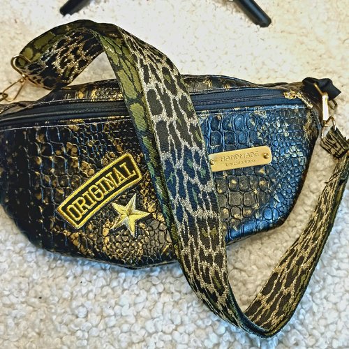 Sac banane simili cuir comodo noir et doré, peau de serpent, crocodile. confort moderne, pratique, élégance sauvage, sac bandoulière