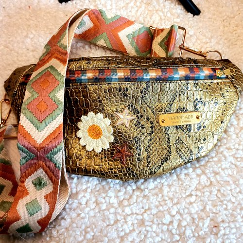 Sac banane simili cuir comodo bronze doré, peau de serpent. confort moderne, pratique, élégance sauvage, sac bandoulière