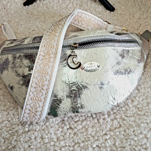 Sac banane simili cuir blanc et argenté. confort moderne, pratique, sac bandoulière réglable, pour épouse, maman