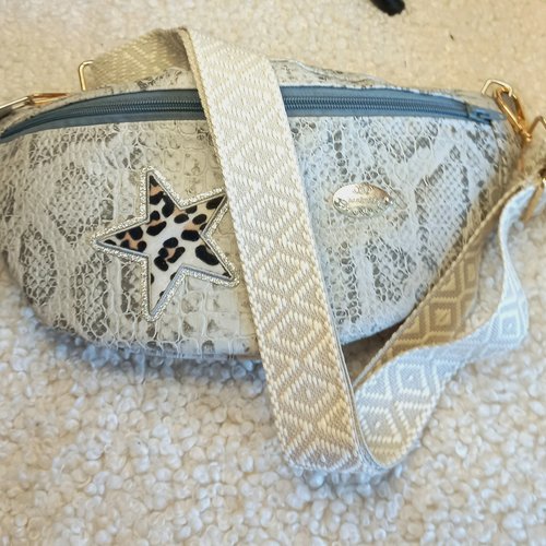 Sac banane simili cuir crocodile gris, peau de dragon. moderne, pratique, sac bandoulière