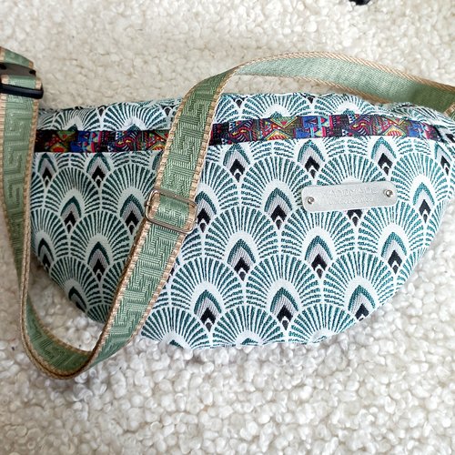 Vendu banane tissu japonais "seigaiha" bleu/vert une touche d'élégance japonaise pour votre style urbain! sac poitrine