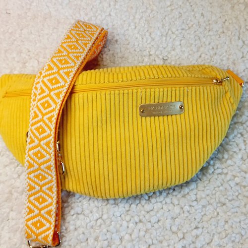 Sac banane velours côtelé jaune soleil, estival, sac bandoulière réglable, idéal pour les voyages, vacances, festival