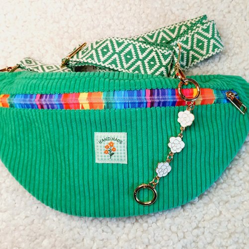 Sac banane velours côtelé vert prairie. le compagnon idéal pour les vacances, les balades, sac poitrine, cadeau épouse