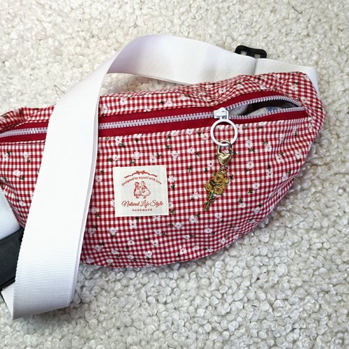 Sac banane vichy rouge et pâquerettes blanches – style estival, banane bandoulière réglable, sac pour festival, voyage, rentrée