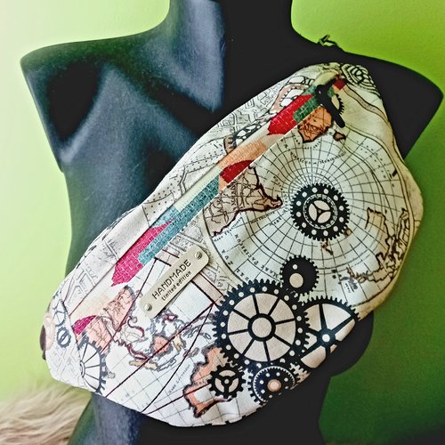 Sac banane imprimé mappemonde et rouages industriels. explorez le monde avec style, sac de voyage original