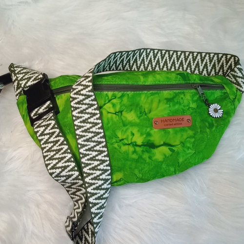 Sac banane en tissu tie and dye - un mélange unique de couleurs et d'artisanat, banane hippie, seventies, sac  bandoulière, cadeau femme