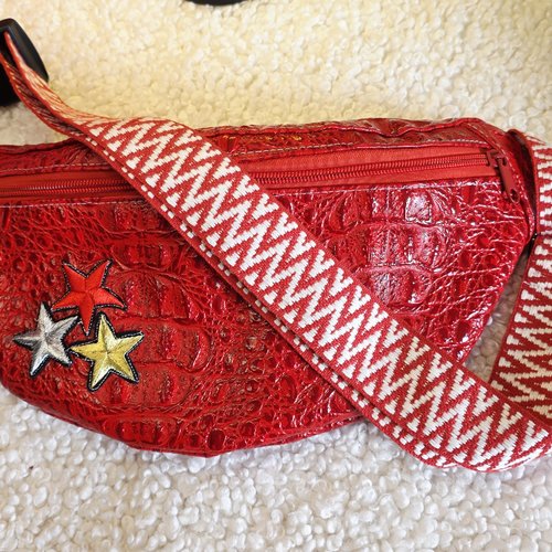 Sac banane simili cuir rouge bordeaux, peau de dragon, crocodile, serpent, sac bandoulière ajustable, cadeau de noël fait main