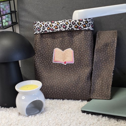 Pochette+marque page offert, réversible, housse liseuse, livre broché, idée de cadeau lecteur, maman mamie, maîtresse