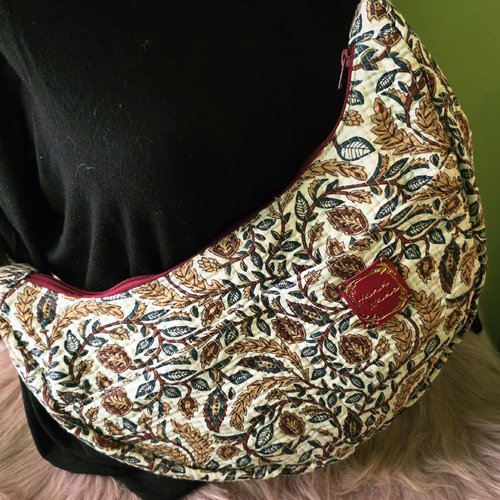 Sac demi-lune tissu indien "blockprint" matelassé,imprimé artisanalement à la main-création artisanale, sac mou bandoulière image