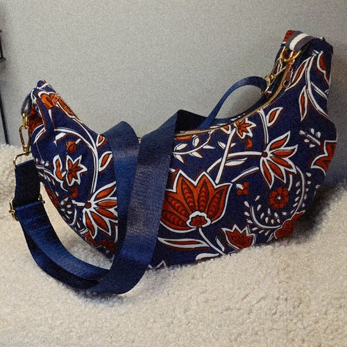 Sac demi-lune tissu indien bleu marine entrelacs de fleurs brique-création artisanale, sac mou bandoulièr