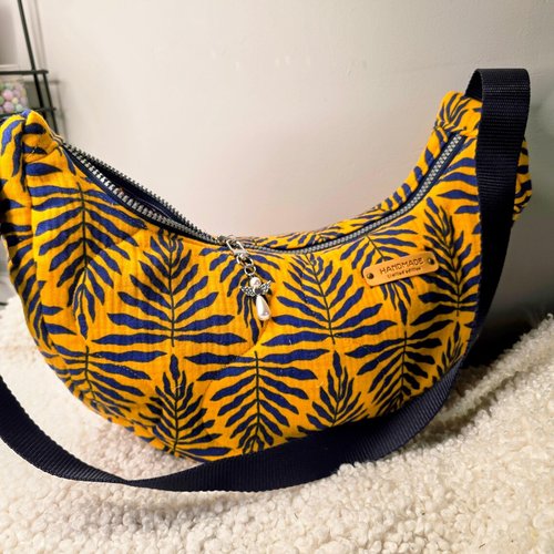 Sac demi-lune en gaze de coton indien "blockprint" matelassé, imprimé artisanalement à la main, sac souple bandoulière�
