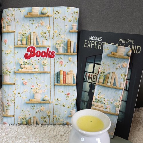 Pochette livre+marque page offert tissu vintage "étagères livres", compatible avec les nouveaux brochés, housse protection liseuse