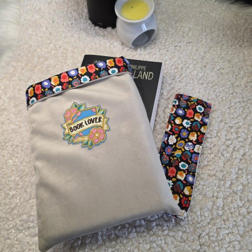 Pochette livre, marque page offert, housse liseuse, format broché, cadeau pour lecteur