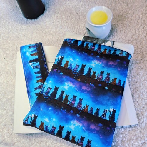 Pochette, marque page offert, réversible, protège livre, housse liseuse, format broché, cadeau lecteur