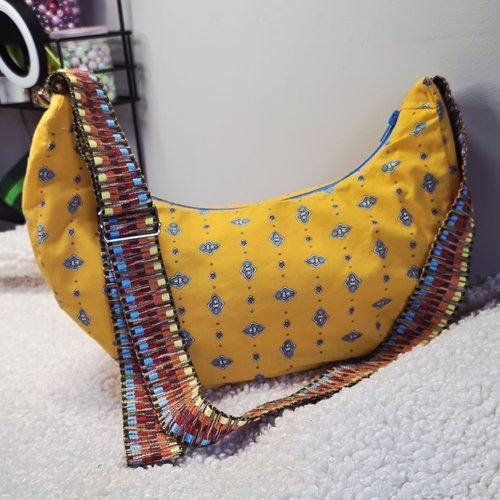 Sac demi-lune tissu provençal, cretonne "brillane" -création artisanale, sac mou bandoulière