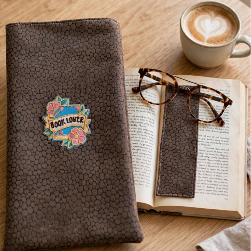 Pochette, marque page offert, réversible, protège livre, housse liseuse, format broché, cadeau lecteur